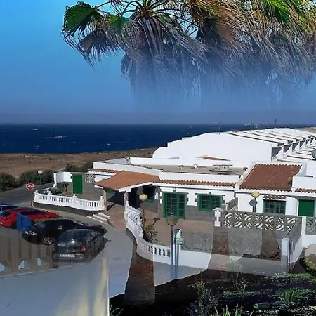Apartment Ocean Breeze Seafront Condo *