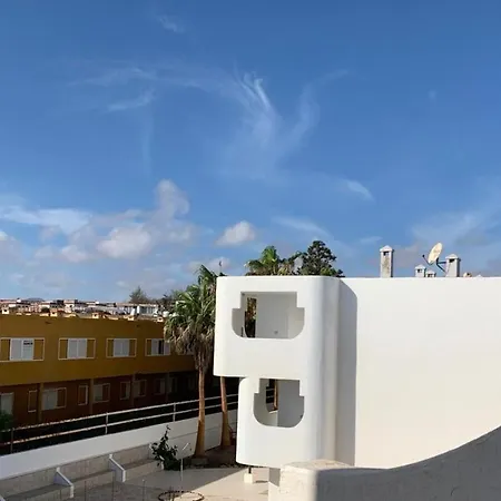 Ocean Breeze Seafront Condo *